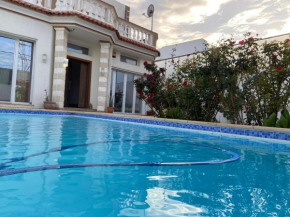 Maison de standing avec piscine au bord de mer 250m2